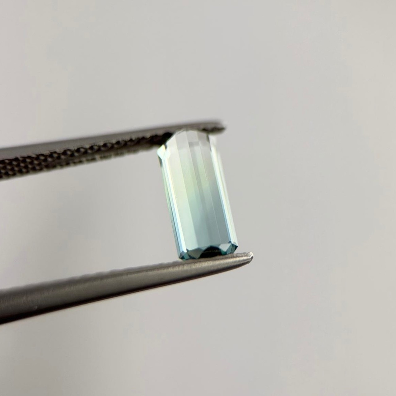 グラデーションカラートルマリン, 8.8x3.8mm, 0.85ct, アフガニスタン産