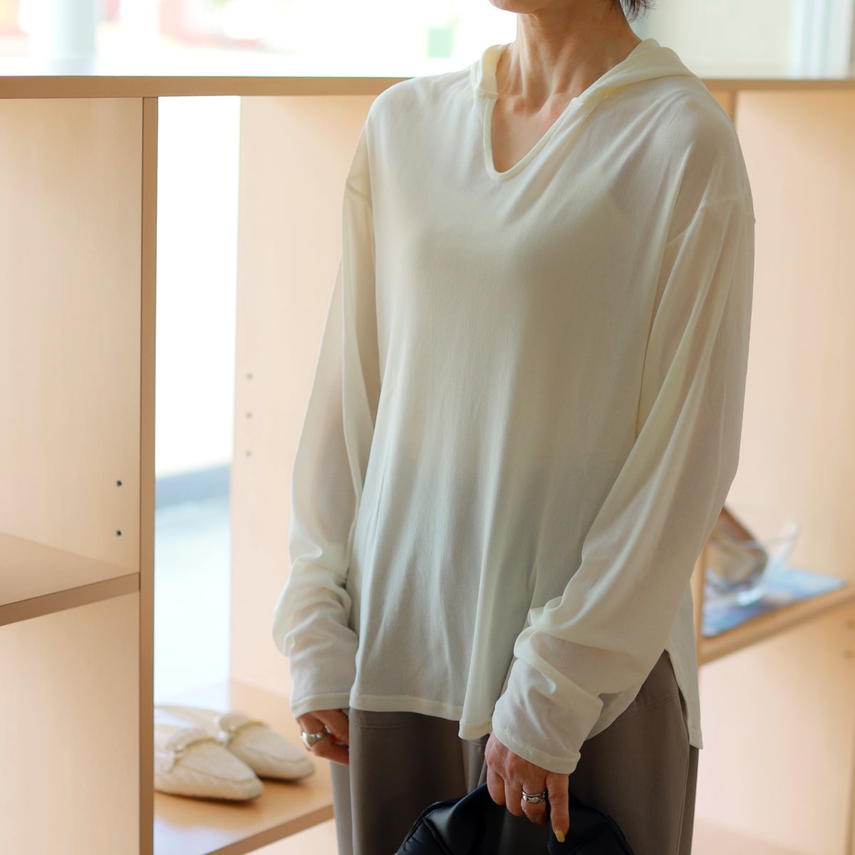 CHIGNON (シニヨン) シアー ジャージー フード トップス