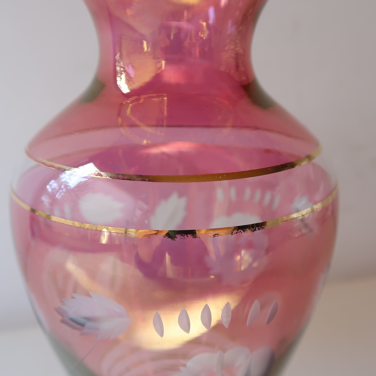 切子と金彩の花瓶