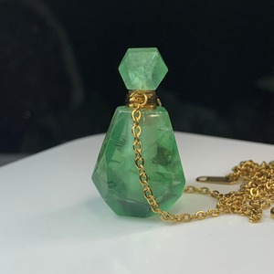 4.グリーンフローライト・ミニ香水瓶