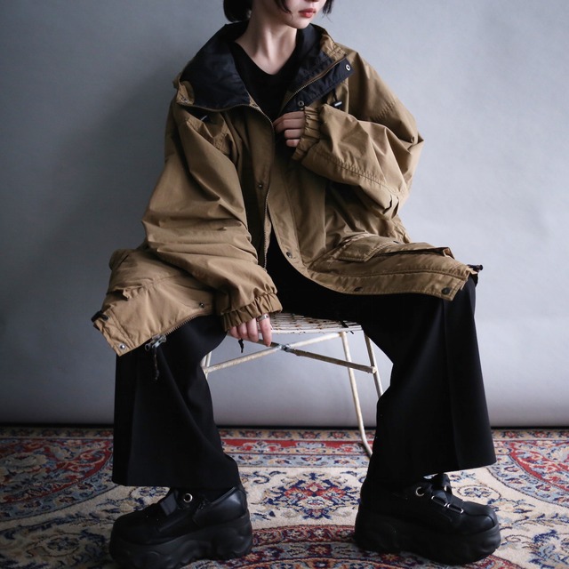 one point wappen over size mountain parka