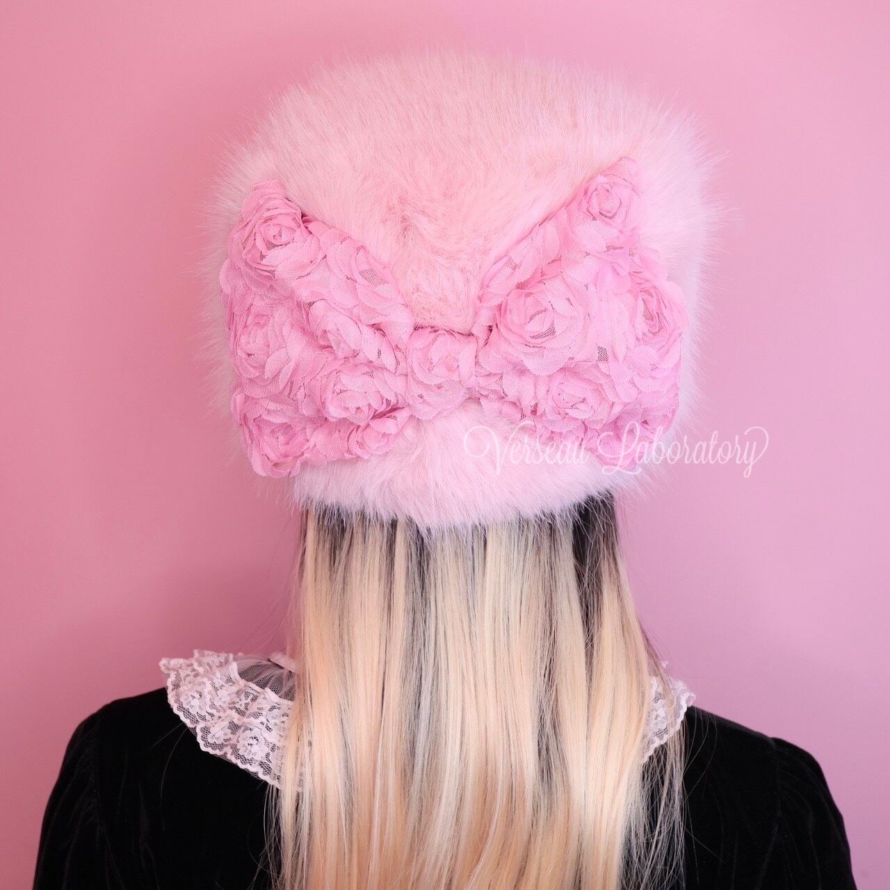 H62 【セール】 メーテル風フェイクファー帽子 ピンク 薔薇レース