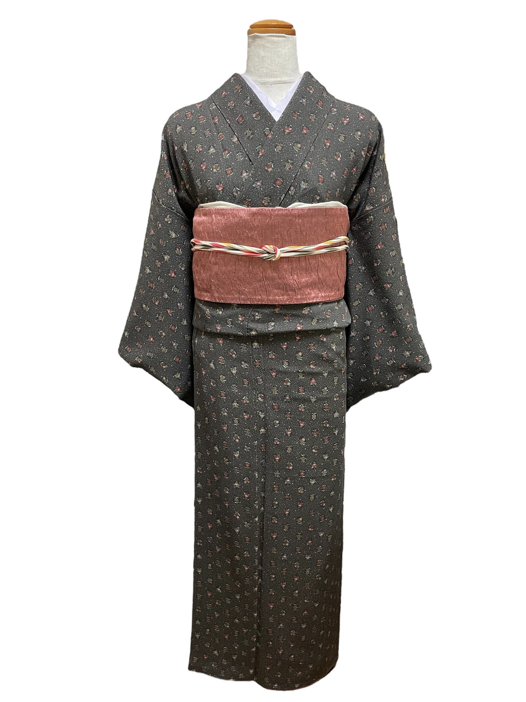 小紋 型染 縦柄花模様 霞模様 縮緬 枯色 K-4400 【公式通販】