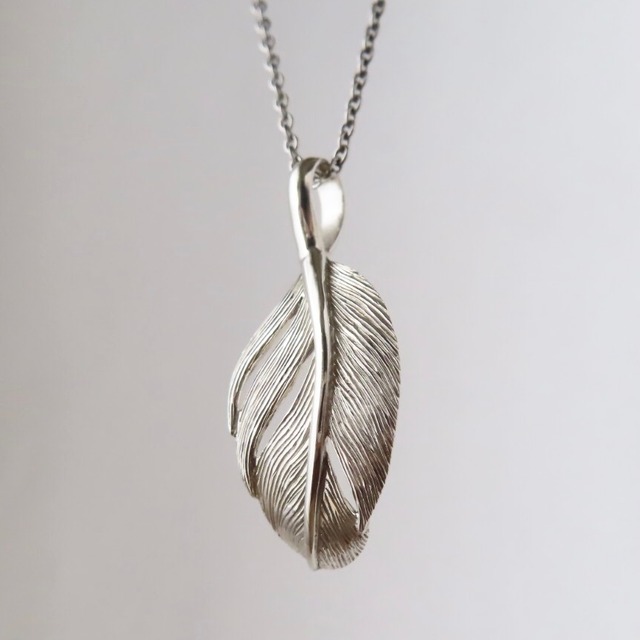 フェザー ペンダント