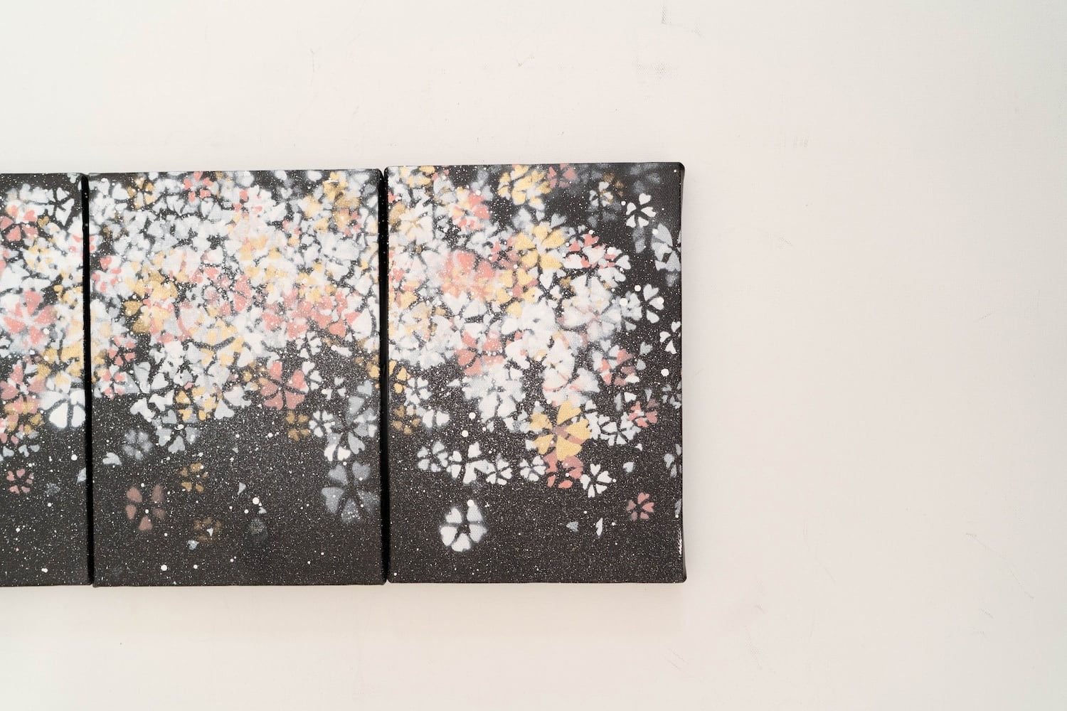 夜桜と城のスプレーアート原画 Sakura / 夜桜をテーマにした現代アート作品 3連キャンバス 絵画販売