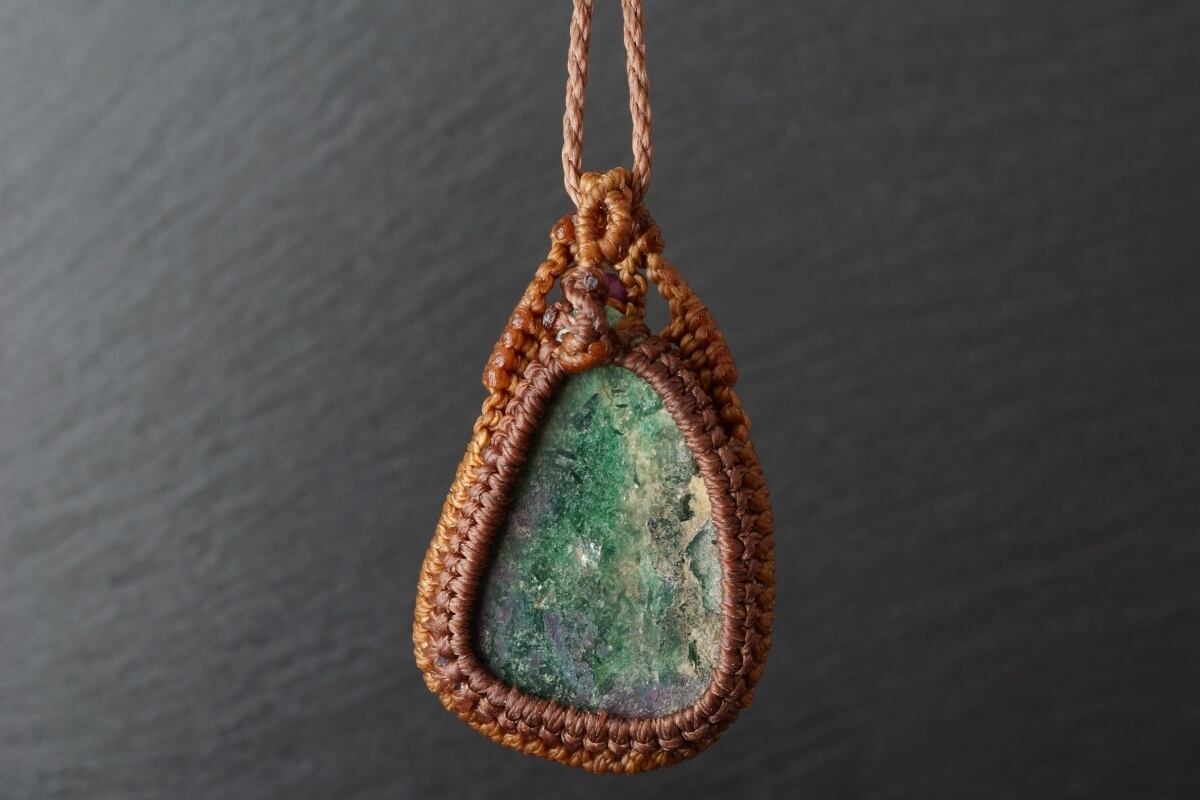 「愛と調和を宿す ルビーインフックサイトのマクラメネックレス」 ルビーインフックサイトのマクラメネックレス【癒しと情熱の石