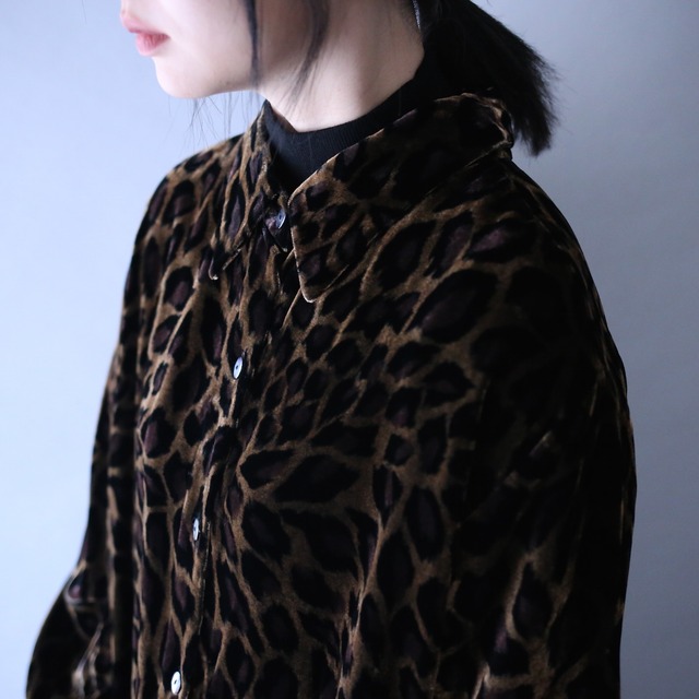 "DENIM&Co" leopard pattern XX over silhouette velours shirt