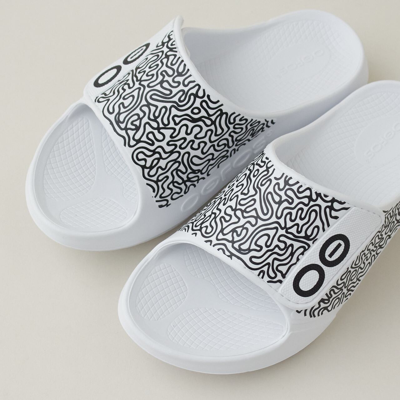 OOFOS(ウーフォス) 【国内正規品】OOahh Sport Flex Luxe - White 