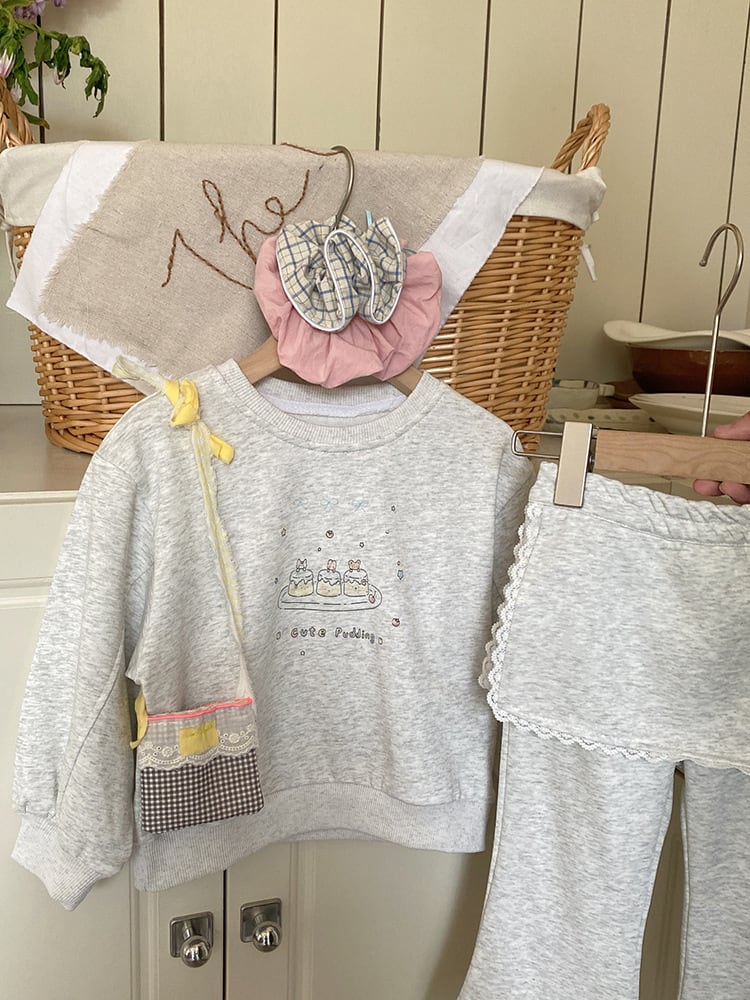 スカート付フレアパンツ×イラストトレーナー　セットアップ