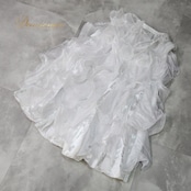 ベリーダンス オリエンタル 衣装 スカート ホワイト系 無地 フリル スリット 白 ボリューム かわいい 華やか 爽やか 明るい ダンス衣装 練習 レッスン ステージ イベント 光沢