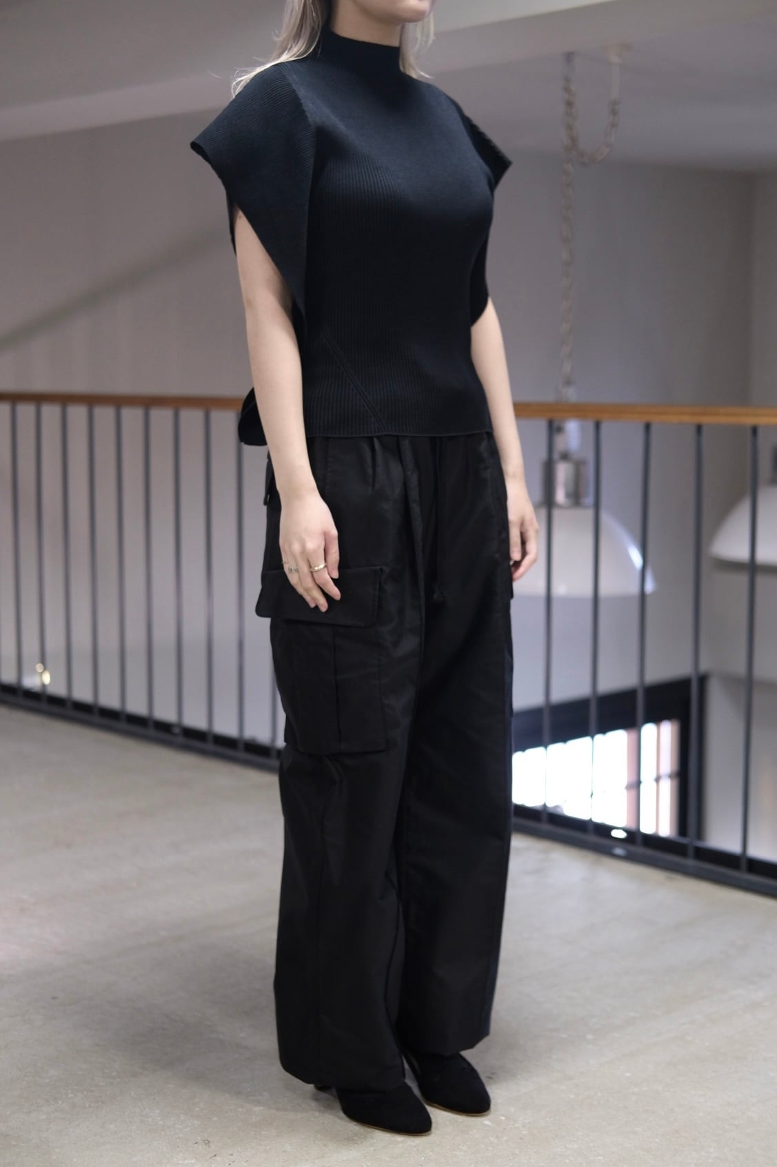 CFCL】PORTRAIT CREASE TOP -BLACK- | loop