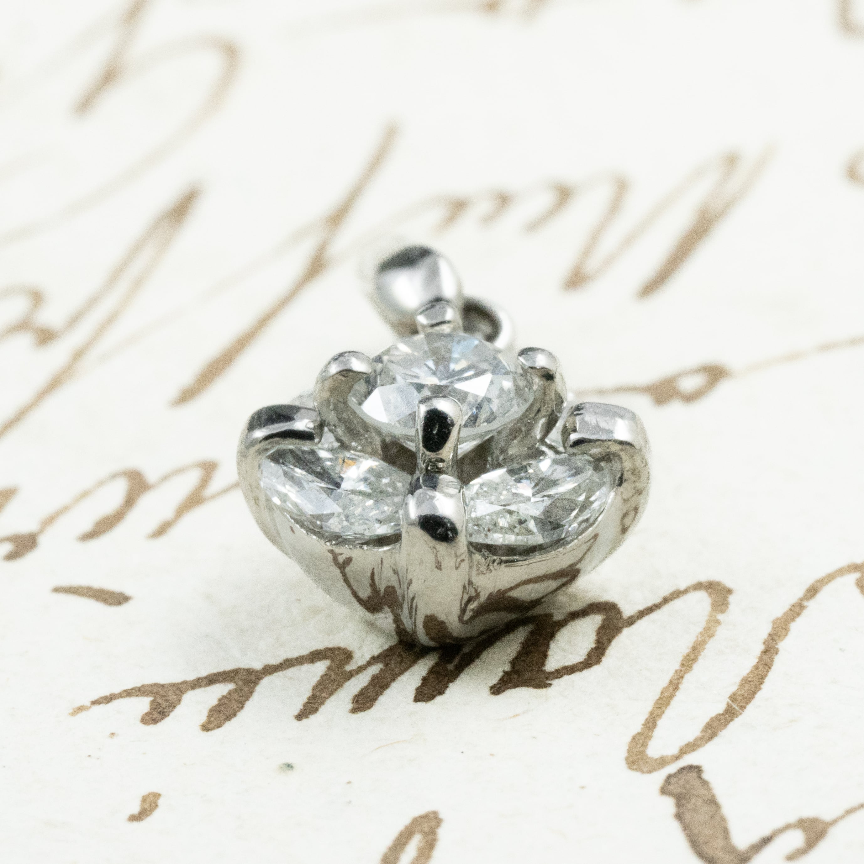 日本の作品】Pt900 ダイヤモンド 0.60ct 花 フラワー シンプル