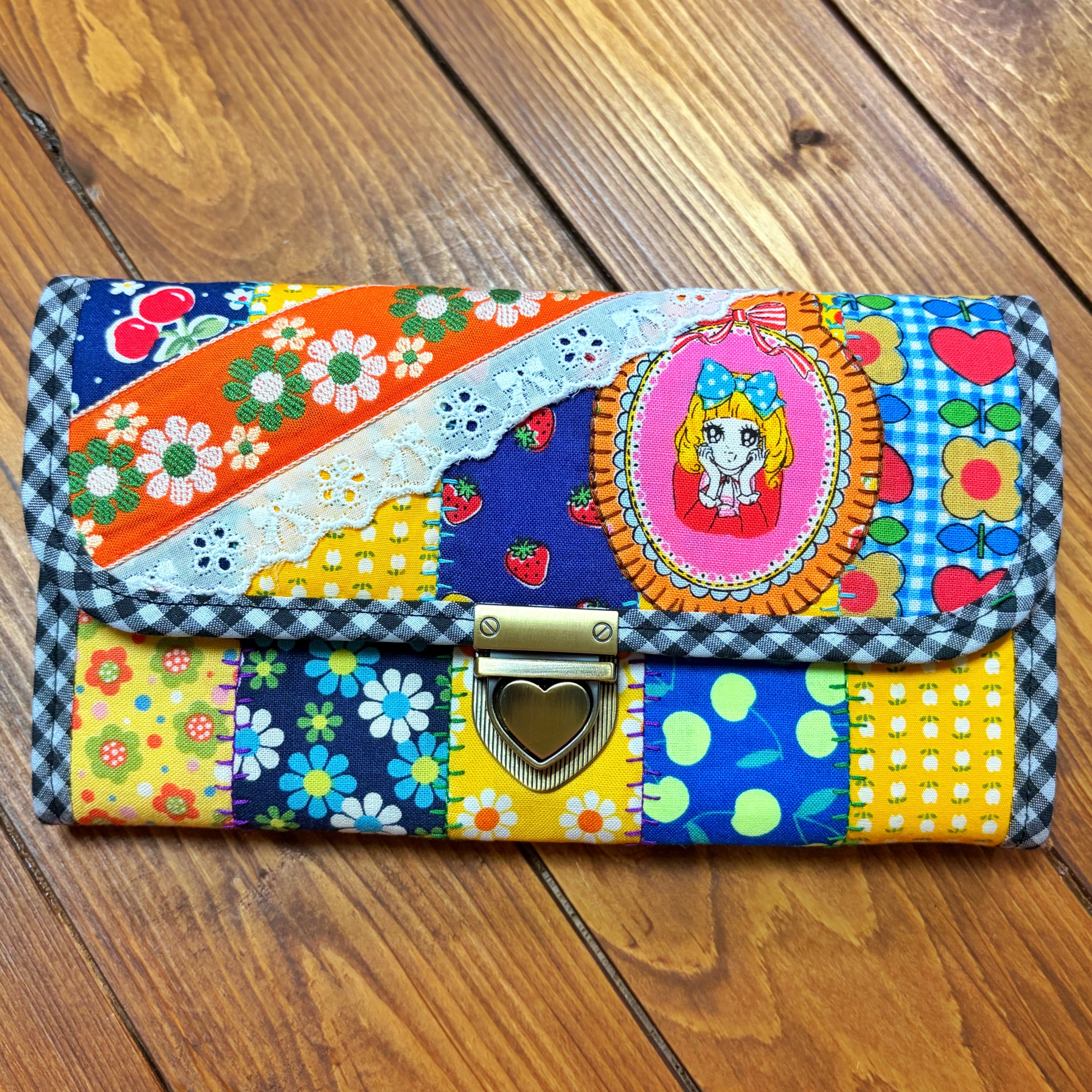 どこで買ったの？と聞かれちゃうレトロカラフルな長財布 | ニジイロ商店