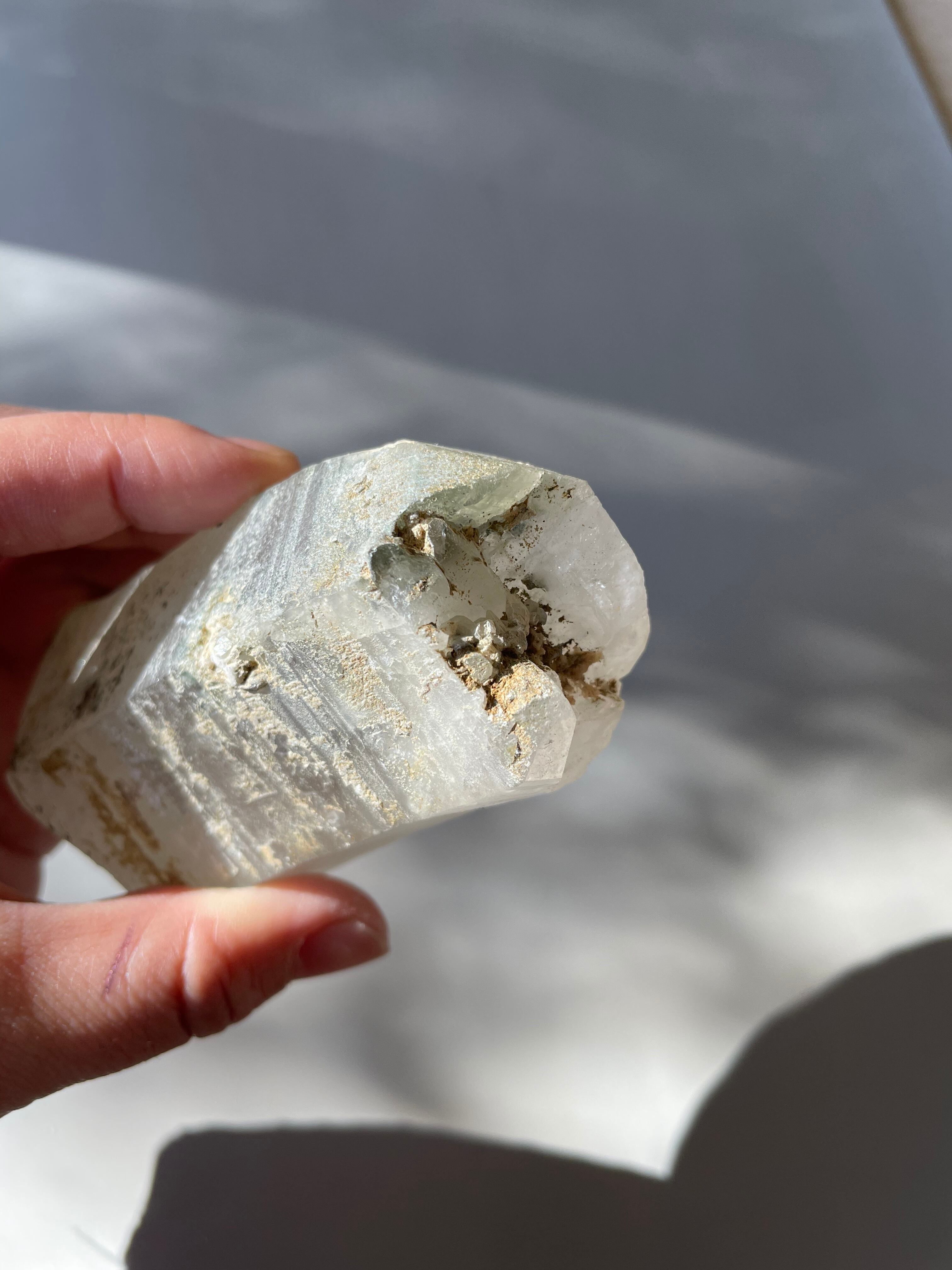 パキスタン　ギルギット　スカルドゥ産　曲がり水晶　セルフフィード