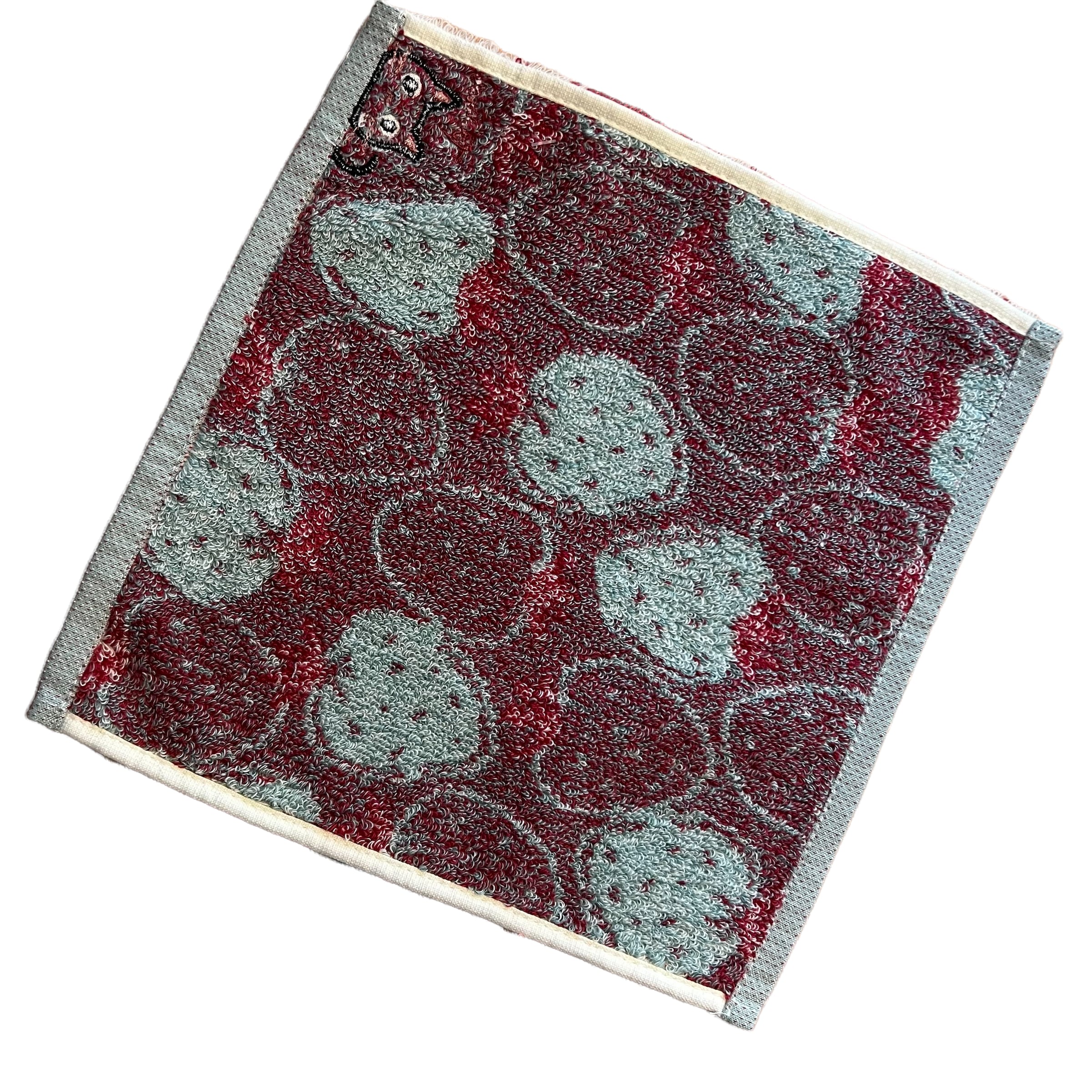 クロネコのたまイチゴ柄タオルハンカチ