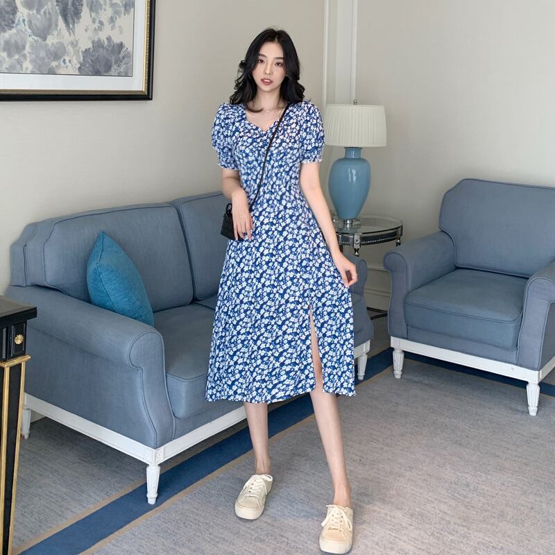 ワンピース フレアワンピース ワンピドレス 膝下 ミモレ ミモレ丈 半袖 パフスリーブ Vネック フレア スリム タイト 細身 裾ワイド スリット ハイウエスト 薄手 かわいい 大人可愛い シンプル カジュアル 大人 上品 おしゃれ お洒落 レトロ キュート ガーリー 花柄 小花柄 フラワー 春 夏 秋 10代 20代 30代 40代 レディース 学生 通学 デート お出かけ 公園デビュー 女子会 休日 運動 アウトドア リゾート 旅行 ショッピング 普段使い 重ね着 脚長 S M L ジャスト ネイビー
