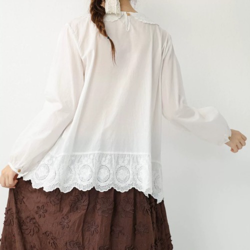 2色/裾カットワーク刺繍ブラウス ・12559