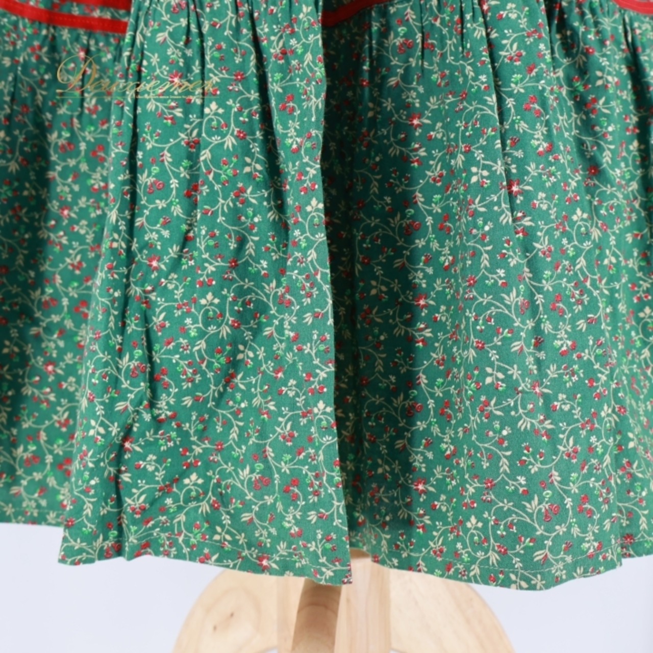 フォークダンス 衣装 スカート グリーン系 花柄 小花柄 緑 赤 チロリアン チロルスカート カントリー かわいい 華やか ふんわり ダンス衣装 イベント ステージ 練習 レッスン レッド系