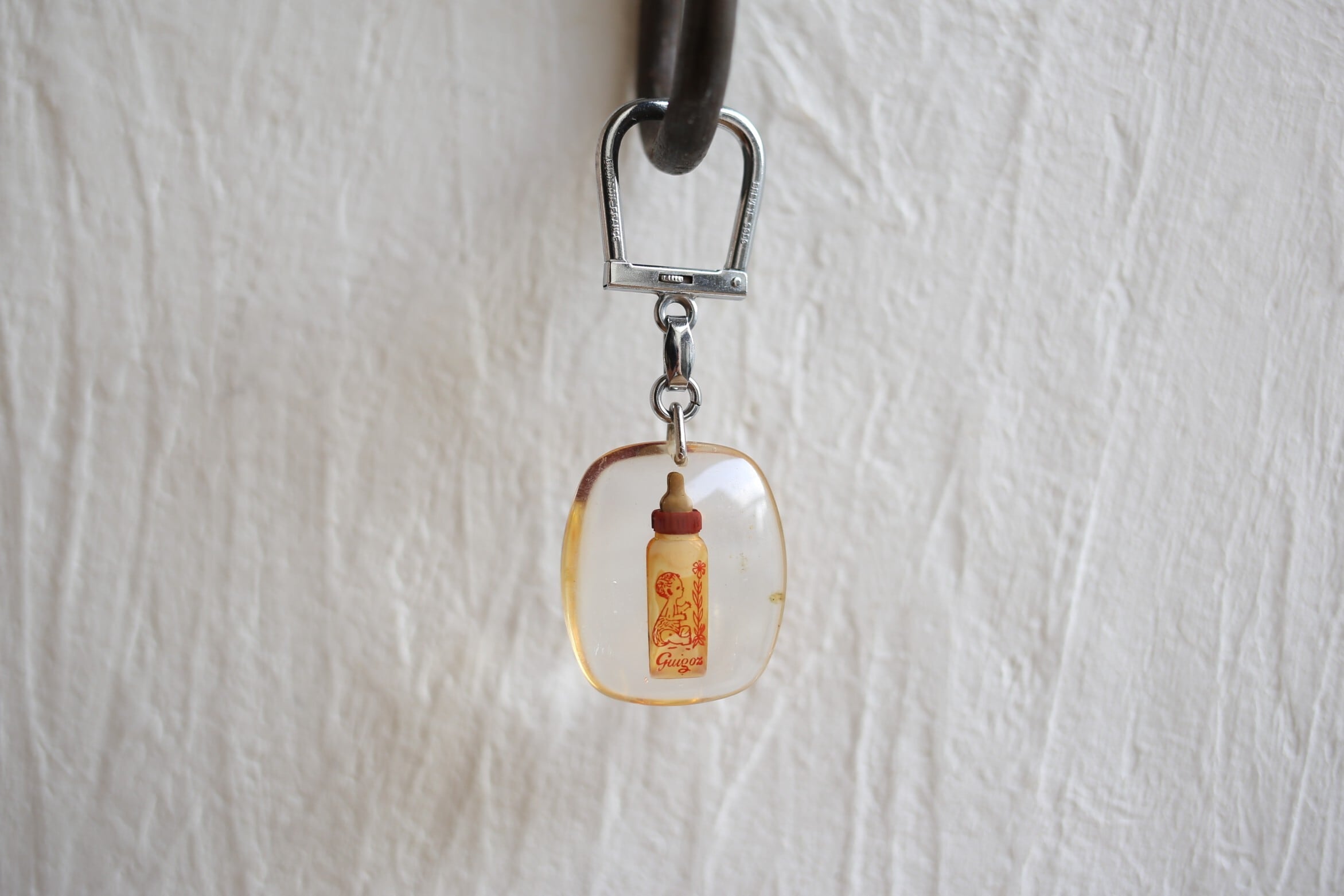 フランス アンティーク ヴィンテージ ブルボンキーホルダー『Guigoz