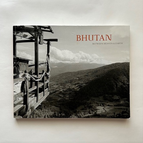 Bhutan: Between Heaven & Earth / Mary Peck
