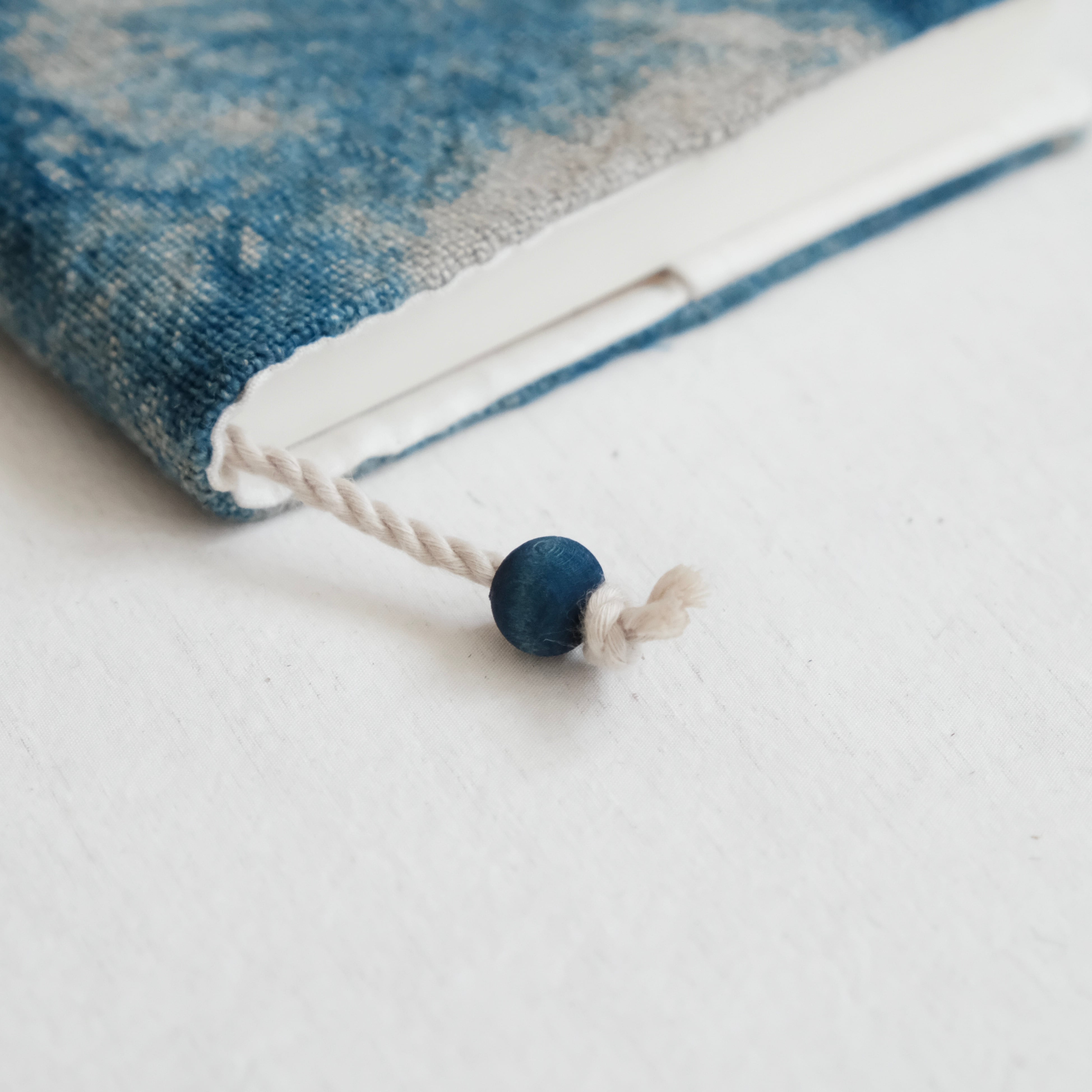 藍染めリネンのブックカバー〈 斑 〉 #01