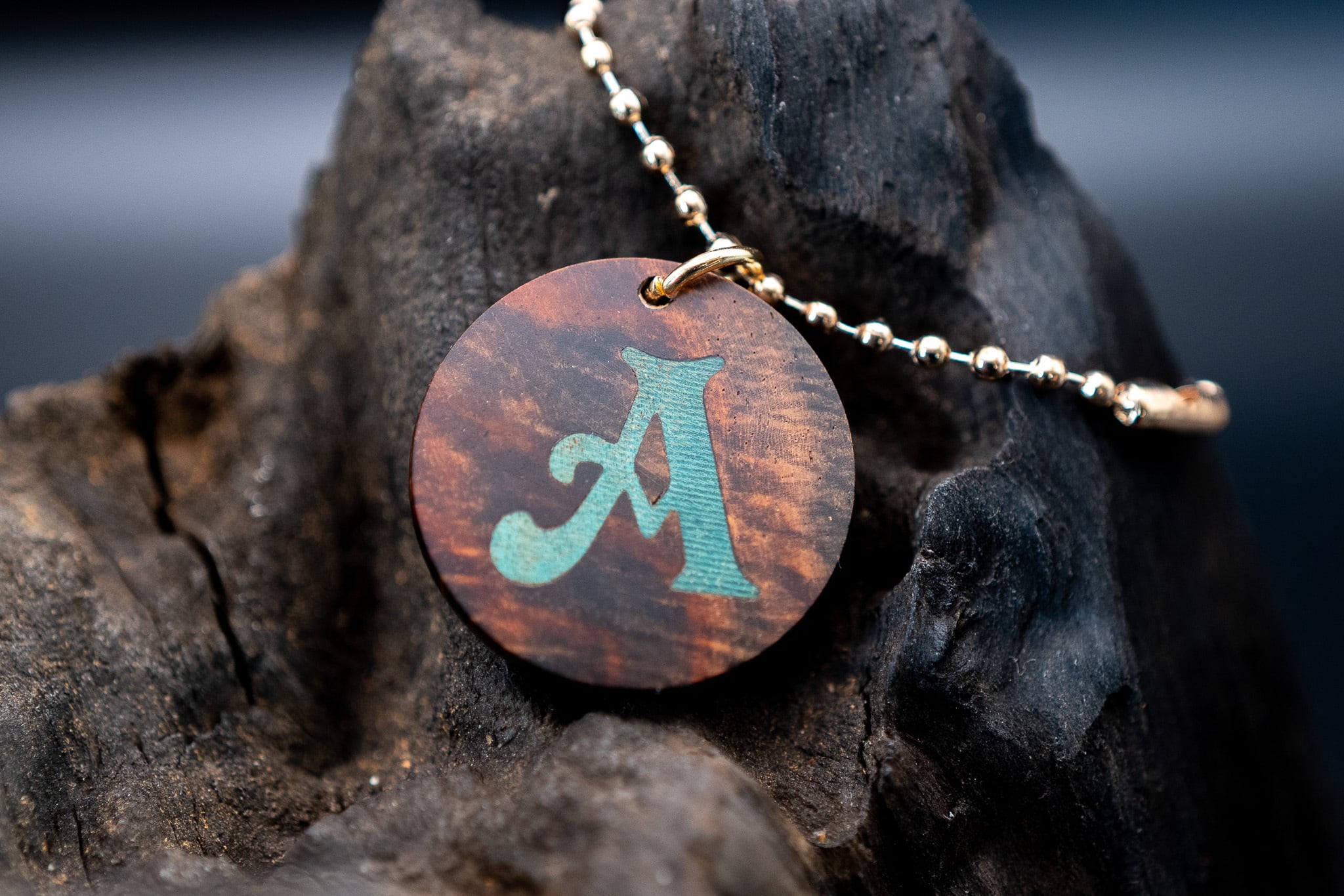 【21世紀最高峰の材】サイアミーズローズウッド マイクロカーリー ラウンド タグ イニシャル