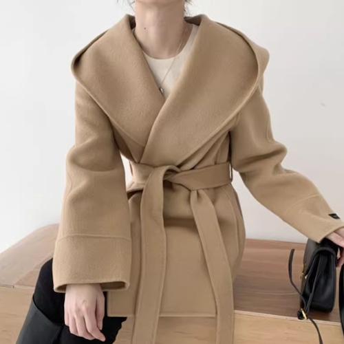 ショートコート レディース アウター 羽織 ハーフコート フード付き ウエストベルト シンプル 無地 長袖 カジュアル お出かけ おしゃれ きれいめ ラップコート 秋冬 ファッション 女性 ポケット