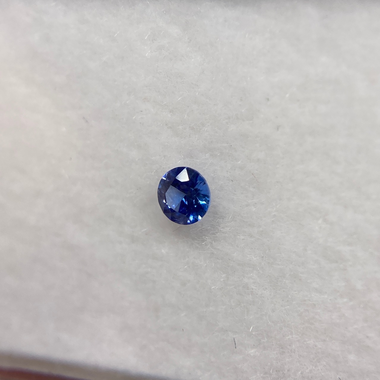 丸いサファイア 青系 約3.0mm r-0104