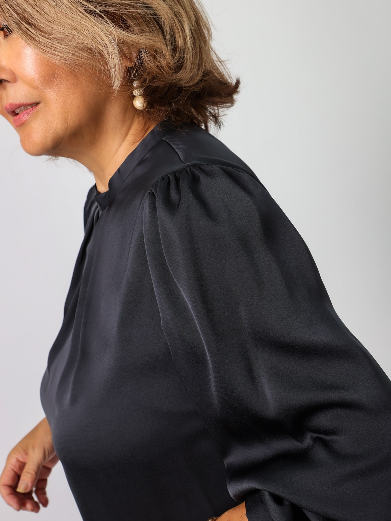 BEATRICE(サテン＆裾シアーブラウス）