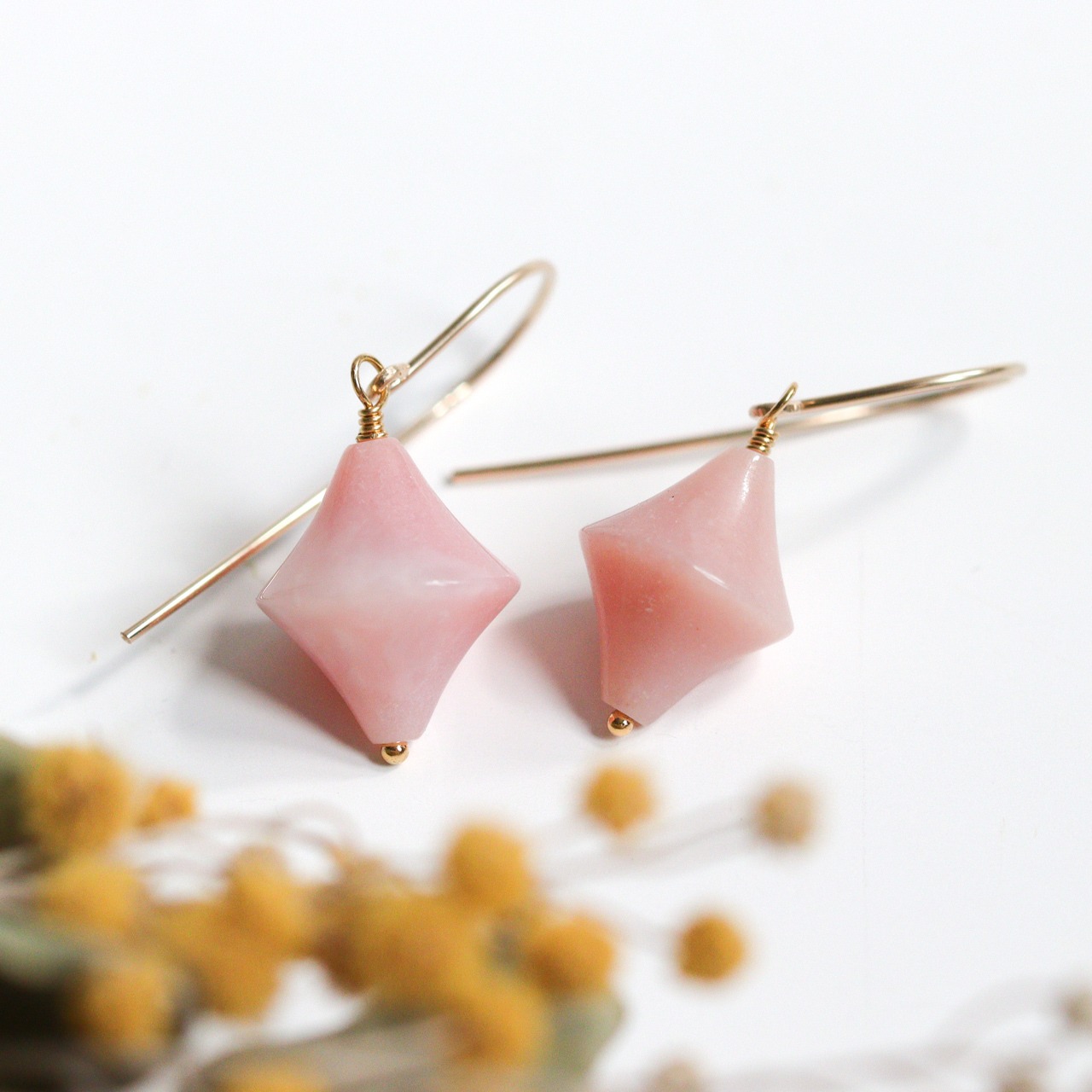 【大人のパステルピンク】ピンクオパールの天然石ピアス｜14kgf｜春｜シンプル｜陶器のような質感