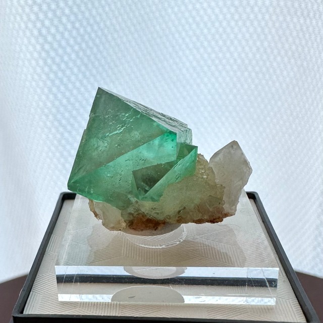 フローライト / クォーツ【Fluorite on Quartz】南アフリカ産