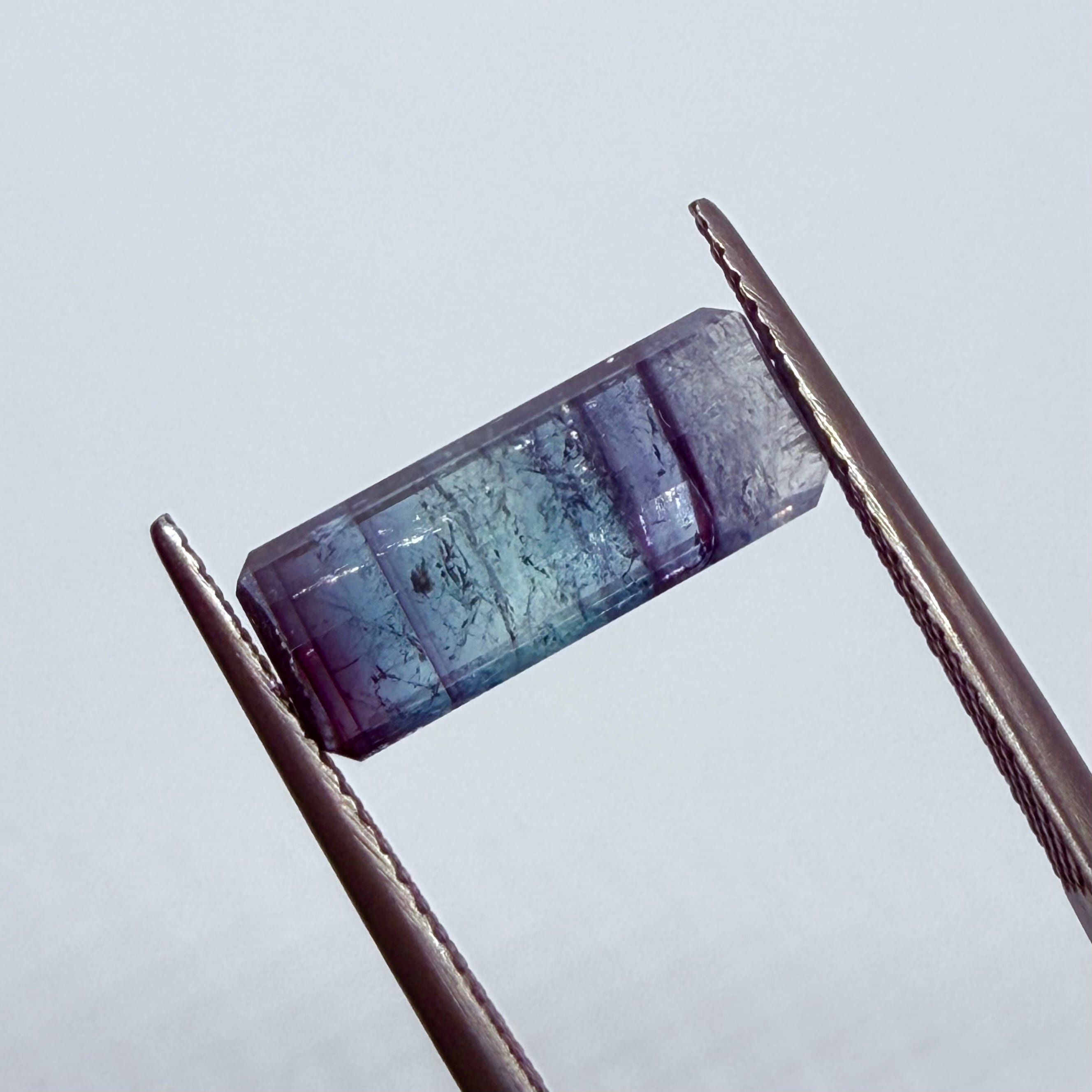 繊細なパーティカラーのトルマリン