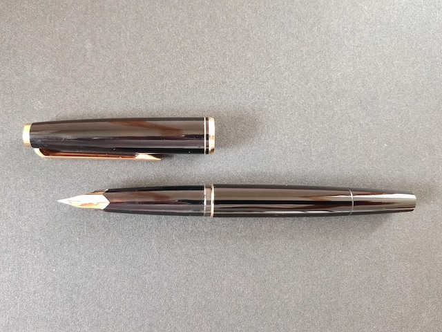 '70s　モンブラン ２２１　MONTBLANC 221　（極細字）　14K　　　　　02311