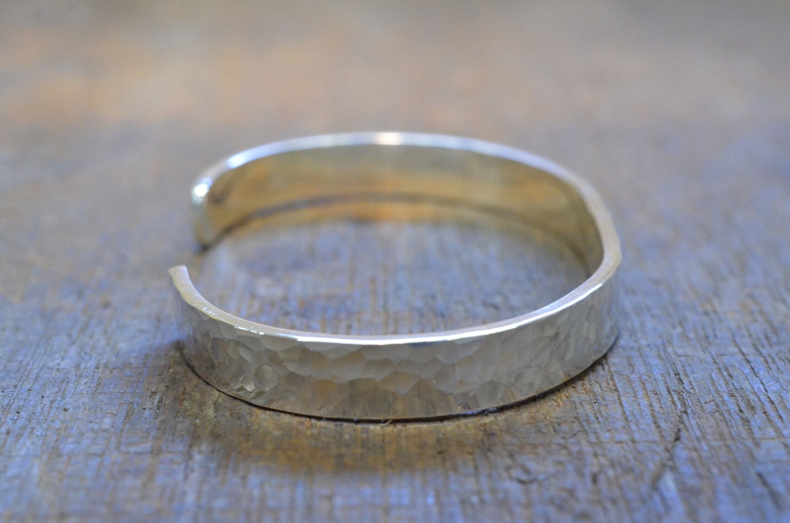 Hammmered Logo Bangle- M | 彫金工房アルソミトラ