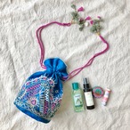 カッチ刺繍 ラバリの巾着バッグ|ブルー