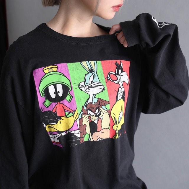 "LOONEY TUNES" front and sleeve printed l/s tee