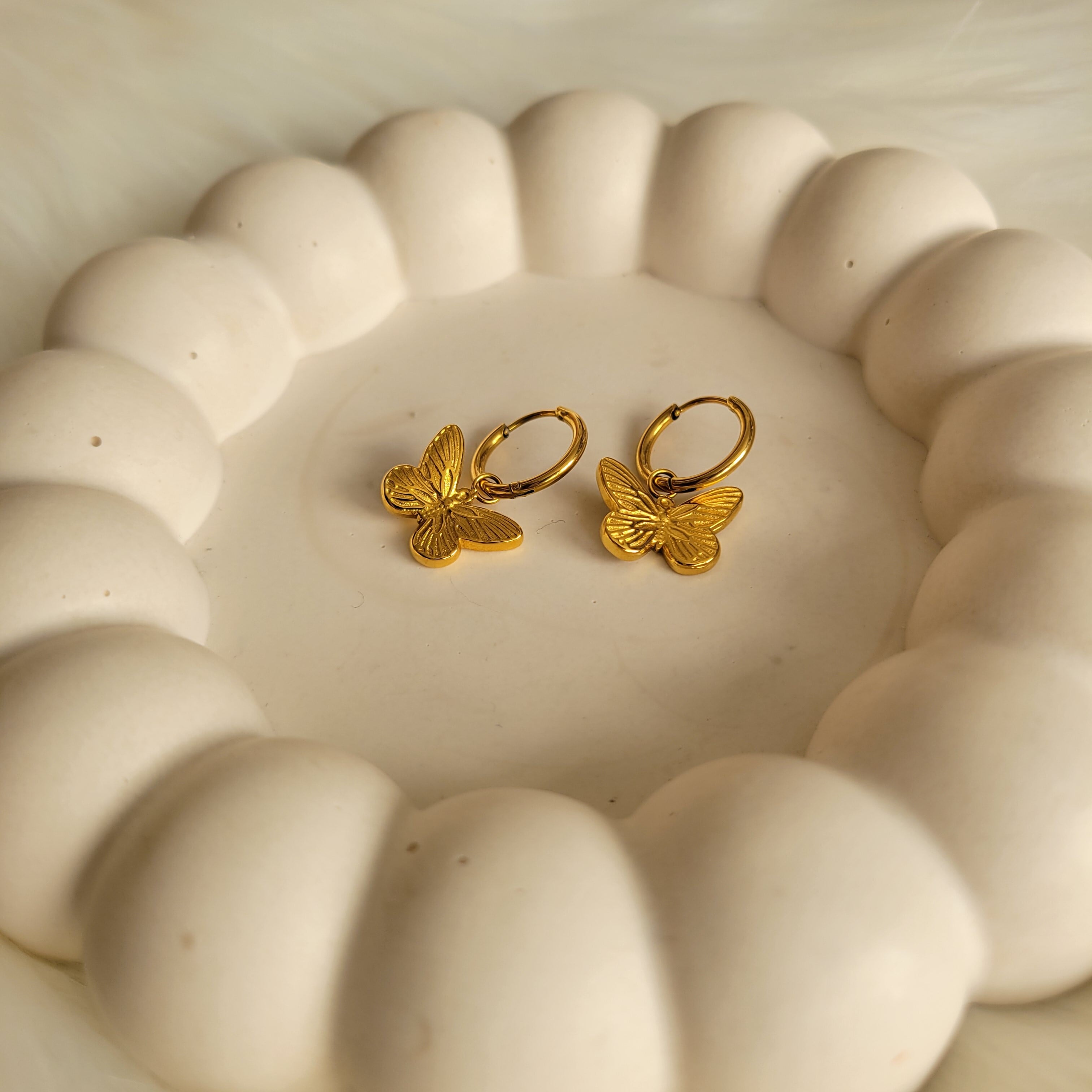006 butterfiy drop｜蝶 バタフライ 揺れる ピアス レディース