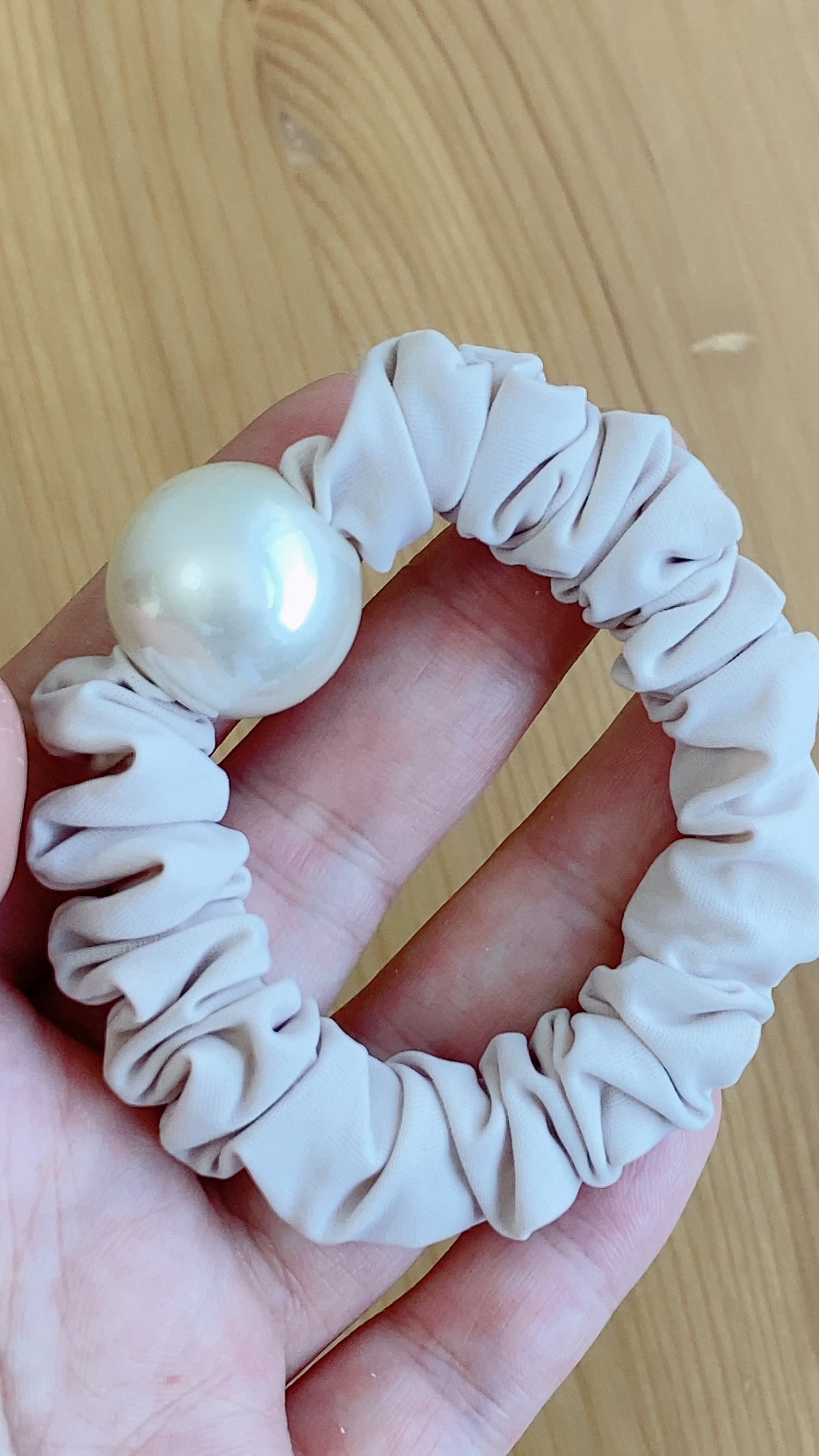 シュシュ ヘアゴム ビーズ ホワイトシルバー