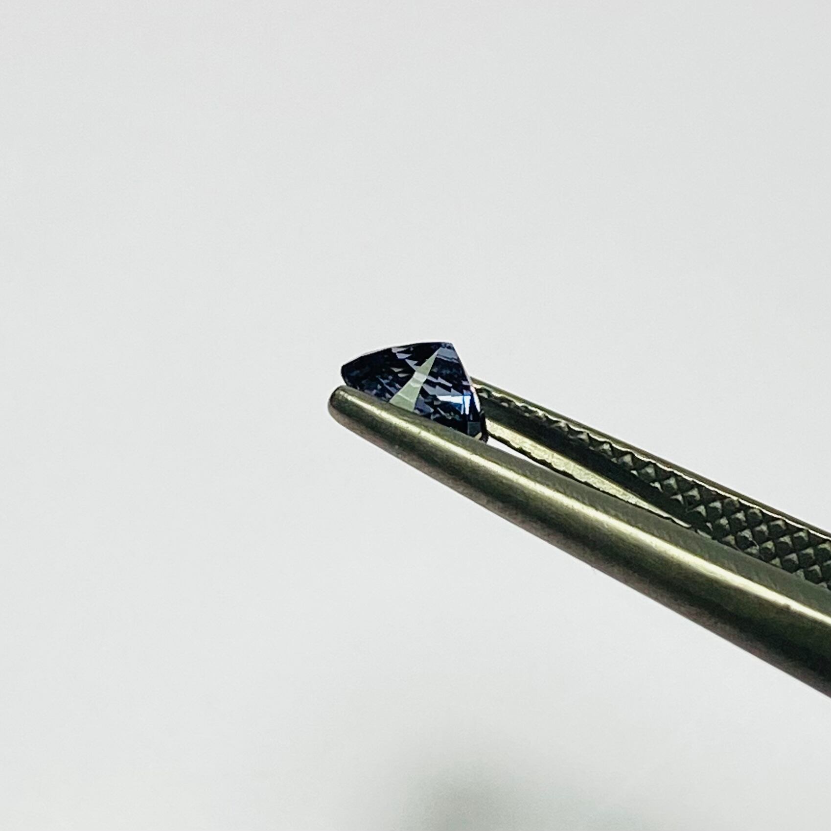 ブルー際立つブルーグレースピネル