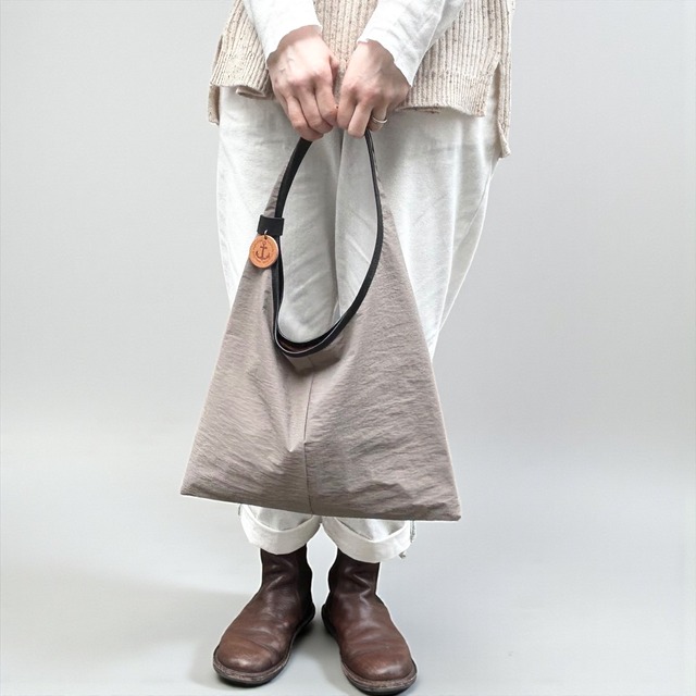 受注製作　オオカミ少年ミニ：グレー（KONBU　撥水加工ナイロン素材ワンショルダーバッグ）