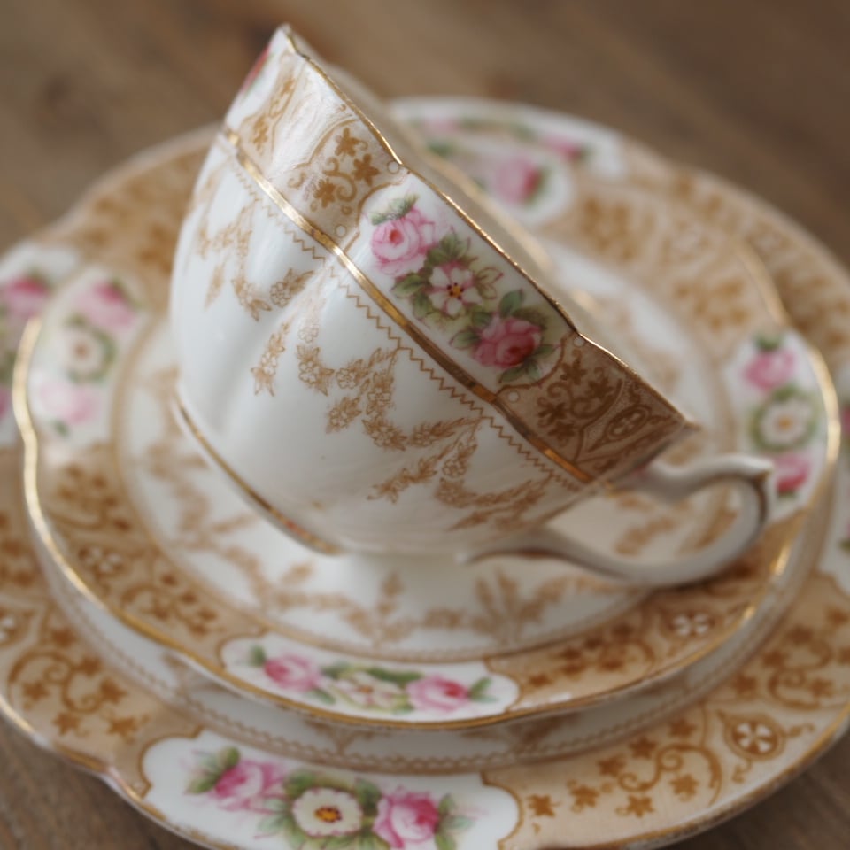 ウィリアムロウ ガーランド×ピンクローズ アンティークトリオ カップ