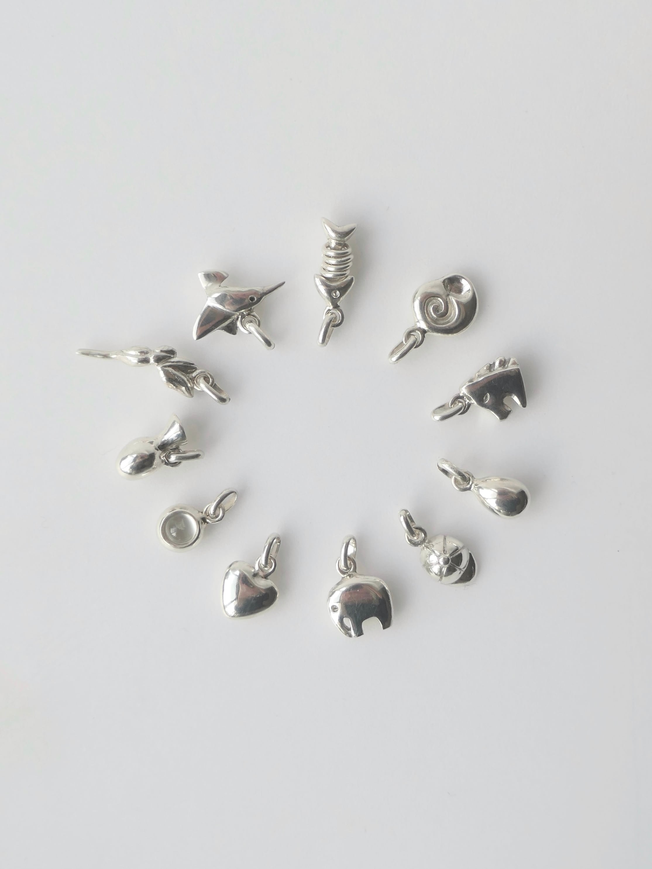 Motif Charm | Lana Swans