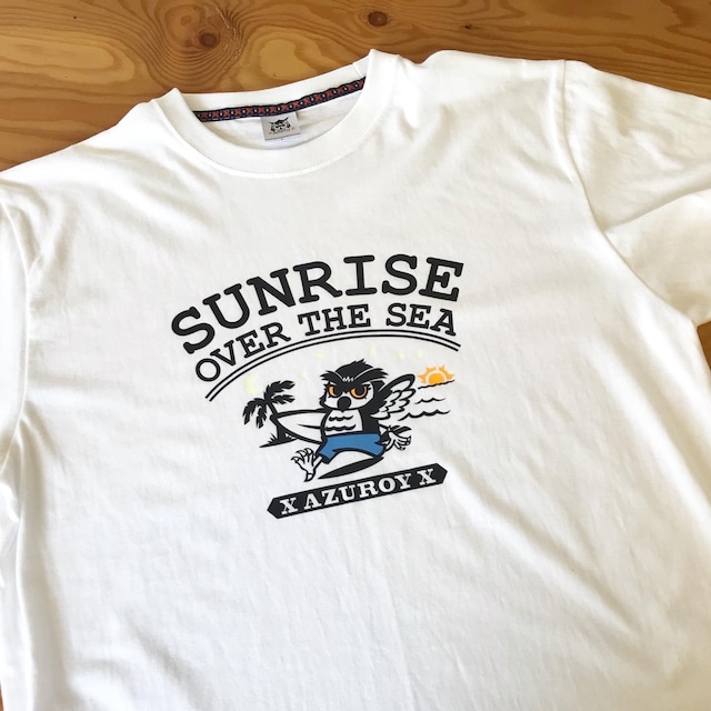 夜になると月や星が光りだす！SUNRISE OVER THE SEA Tシャツ