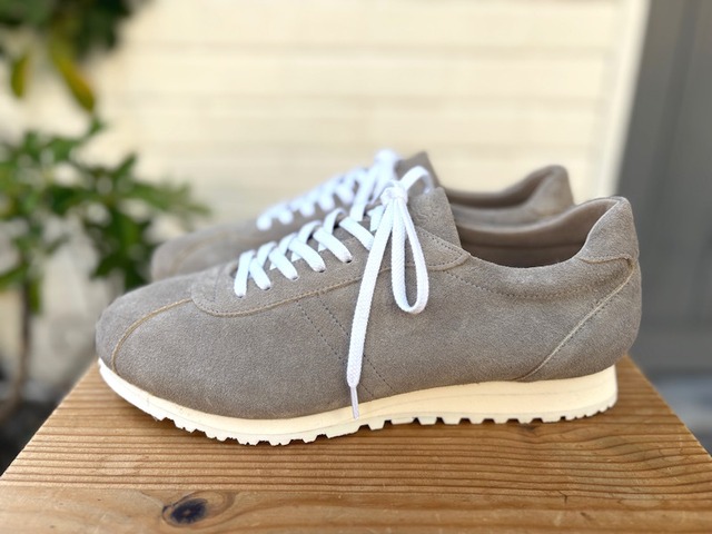 ナチュラルグレースエードスニーカー　軽やかに馴染む上質なデザイン高反発　インソール