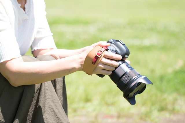 [新色追加]シンプルな高級革カメラストラップ　バックルタイプ