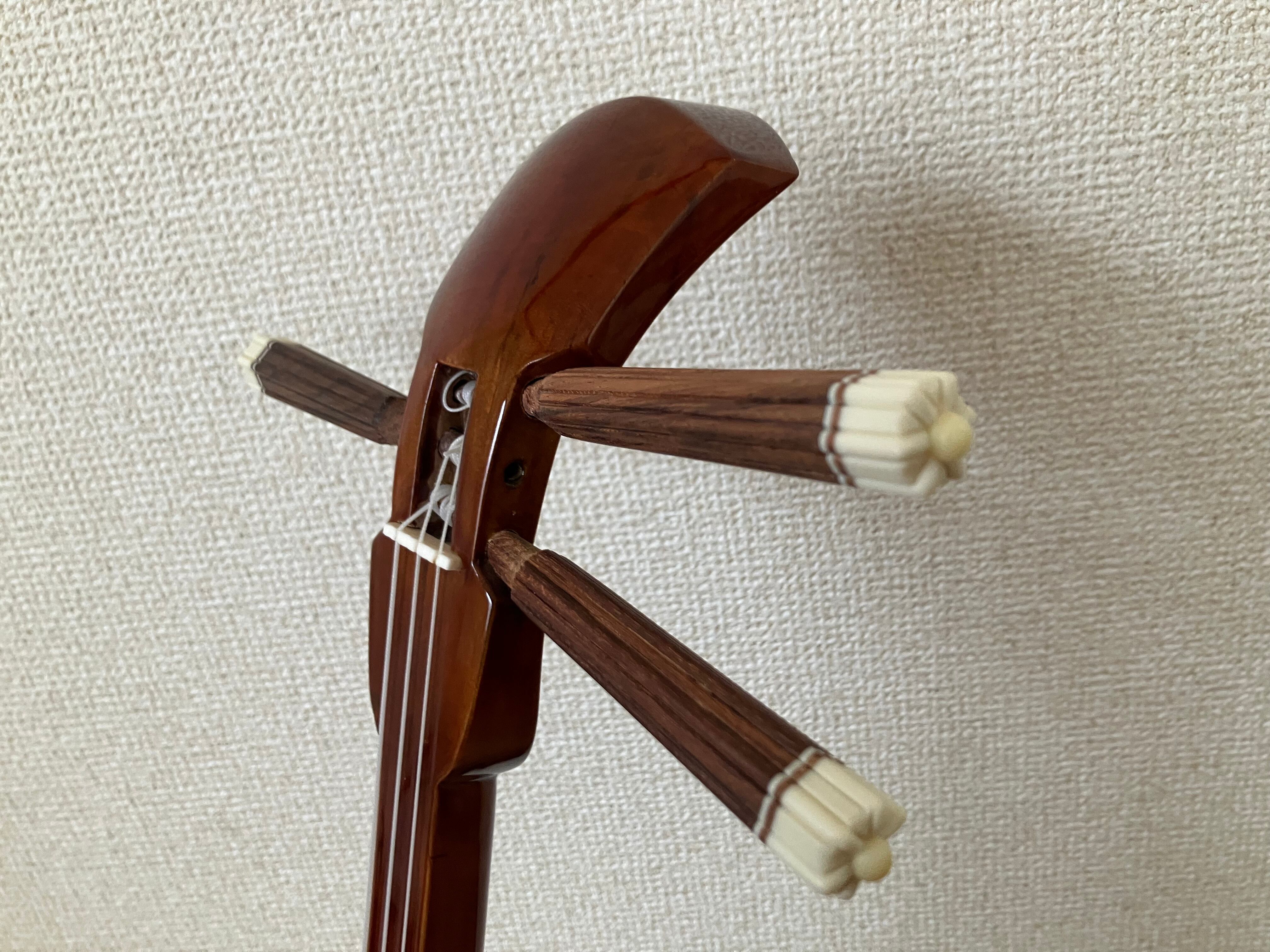 名工上原良光作 ヤンバルユシ木マカビ型 スンチ仕上げ | クオレ三線