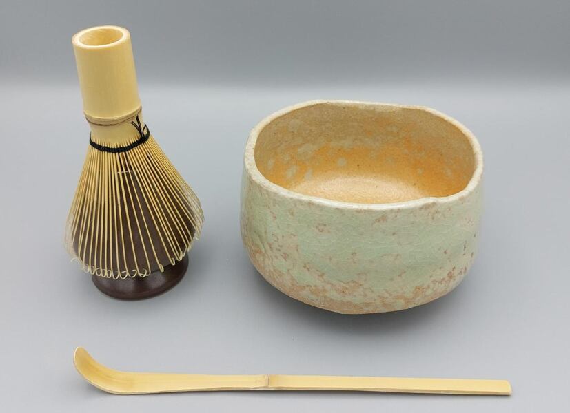 萬古焼　色絵　煎茶碗4客　口径7.2㎝　東さ8-0124① 萬古焼の名工「人見洞永」造 『赤絵花草文煎茶碗』 茶道具 赤絵 茶碗 3 工芸品