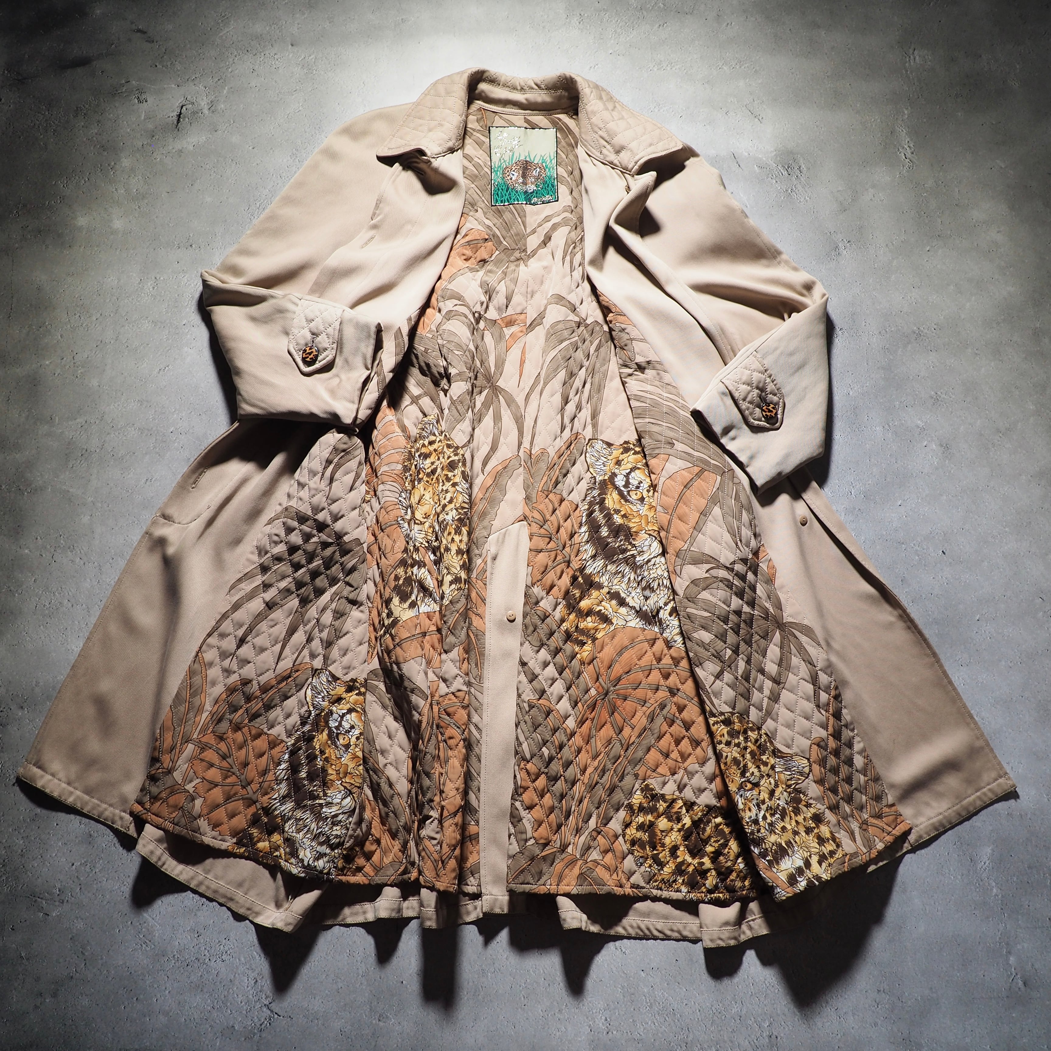 1990s Animal hand painted × Brilliant lining vintage long coat