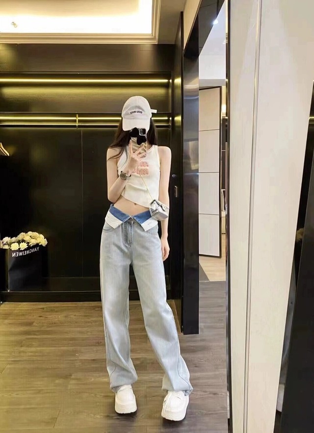 ライトブルーワイドレッグデニムパンツ 間にあっ