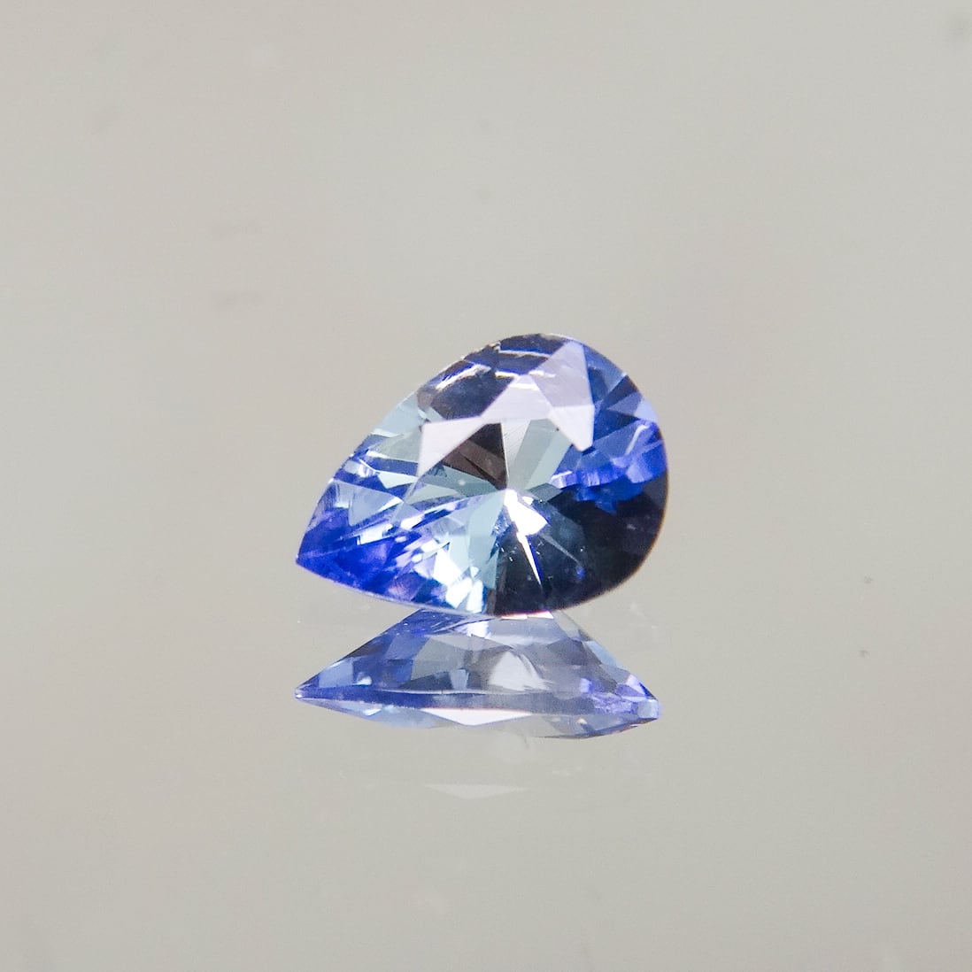マジェンタ タンザナイト タンザナイト 4.49ct 13.11mm×8.56mm ペアシェイプ ルース トップ